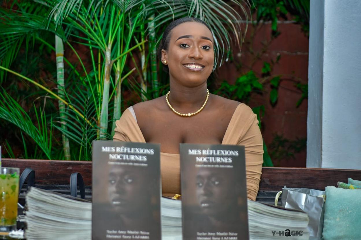 Vente-signature de « Mes Réflexions Nocturnes » de Tayler Tassy Lazarre au Quartier Latin