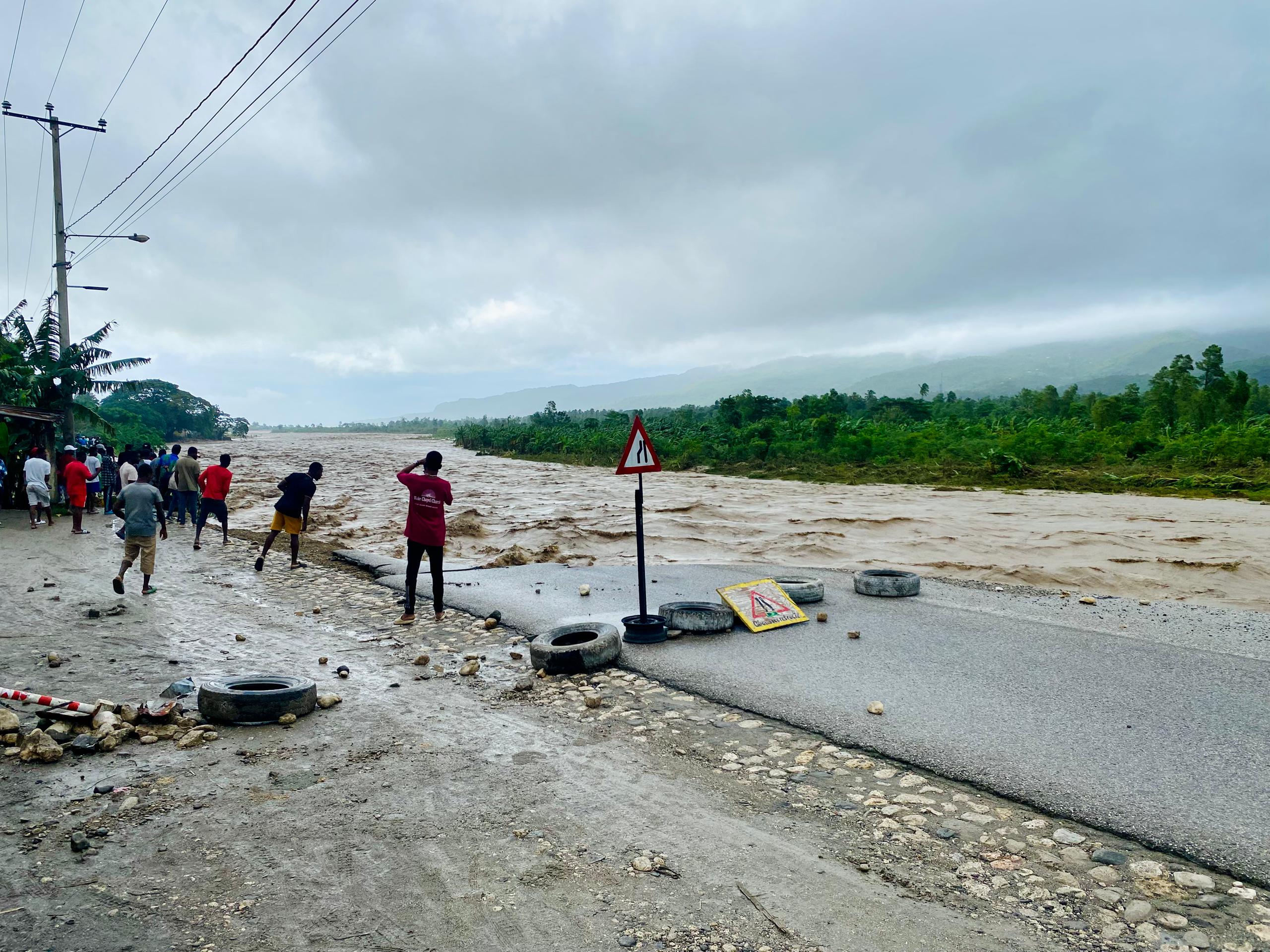 Sud-Est : plusieurs routes coupées après le passage de Mélissa