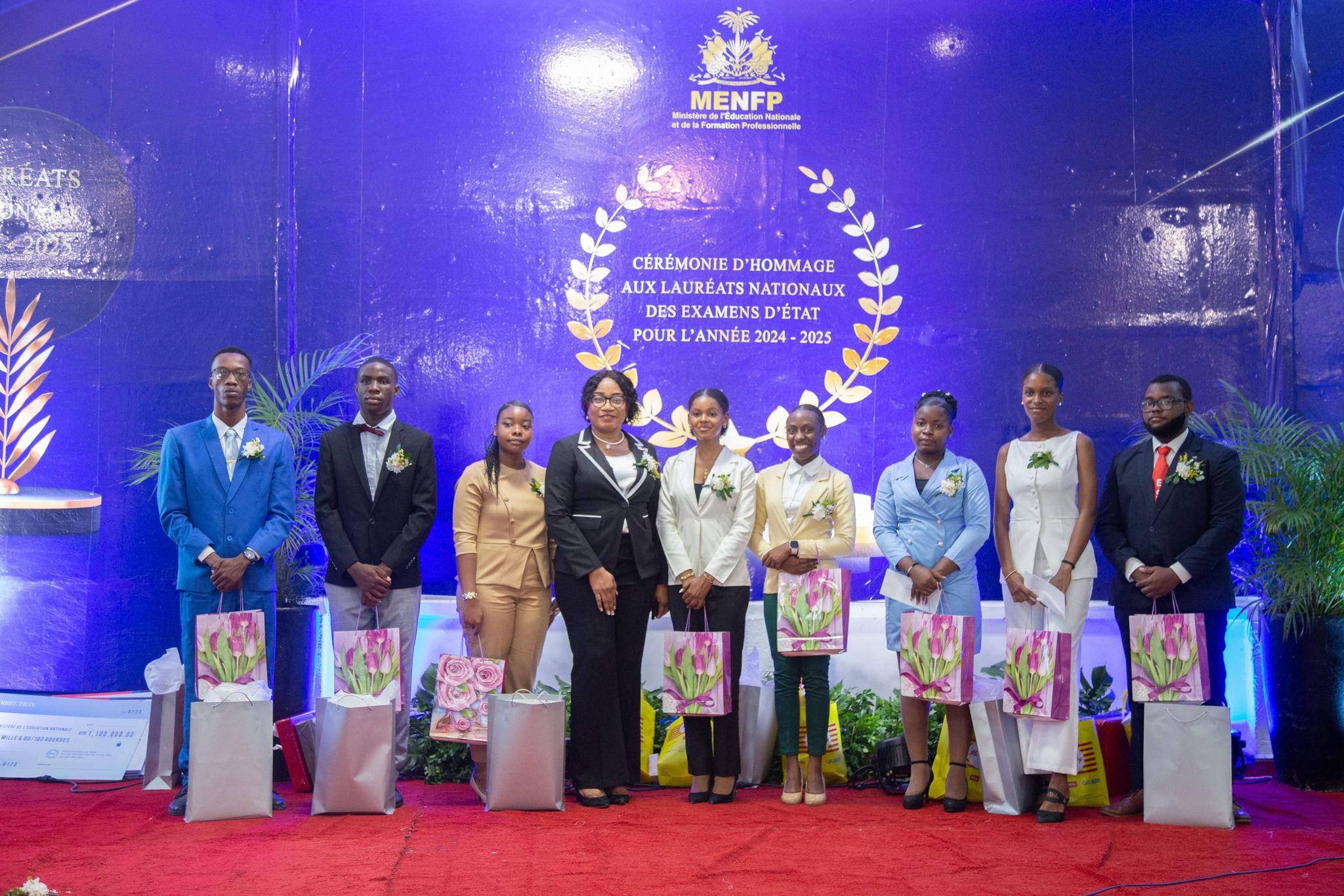Une cérémonie d’hommage pour les lauréats nationaux des examens officiels 2024-2025