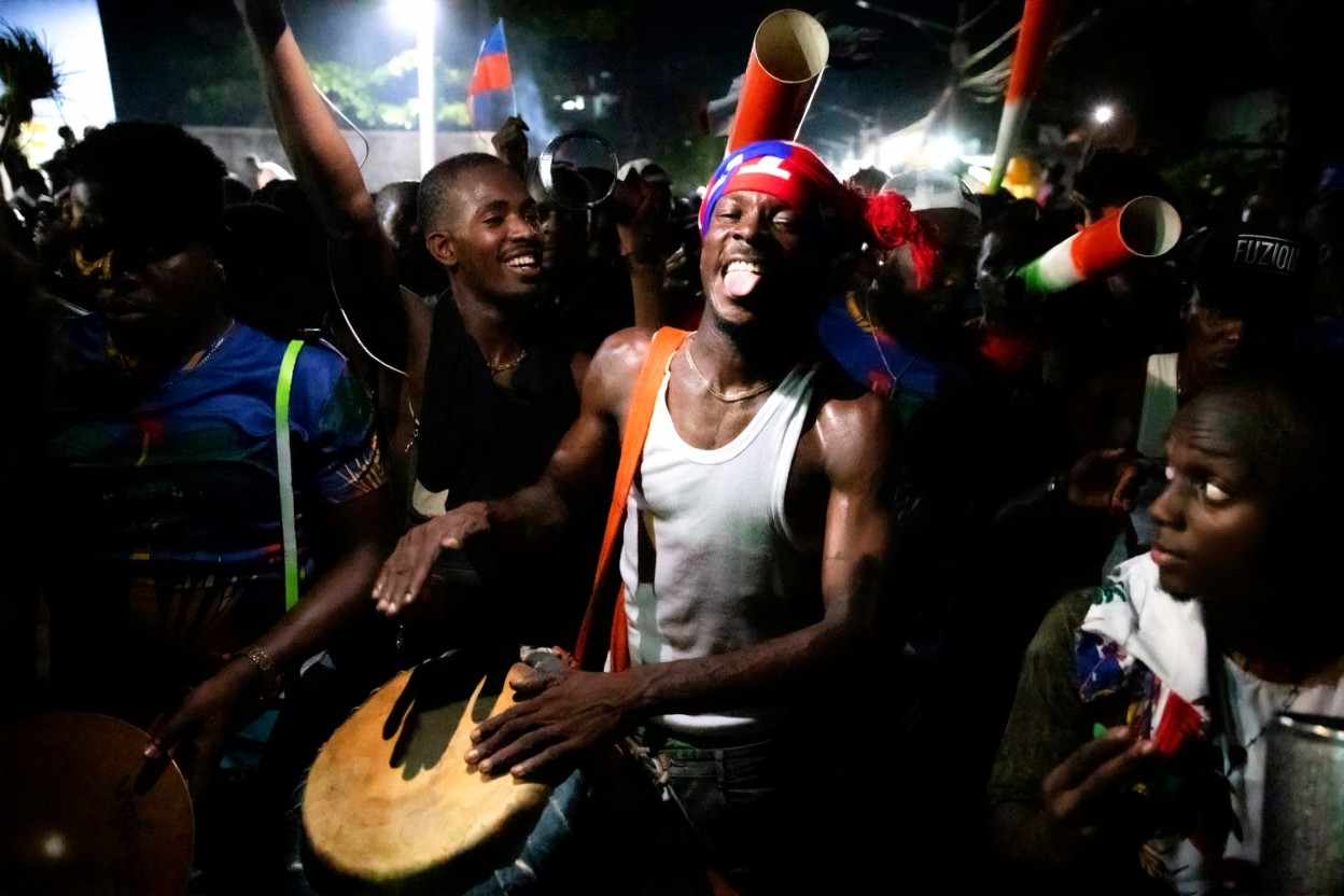 Cinquante-deux ans plus tard, Haïti renaît dans la nuit des Grenadiers