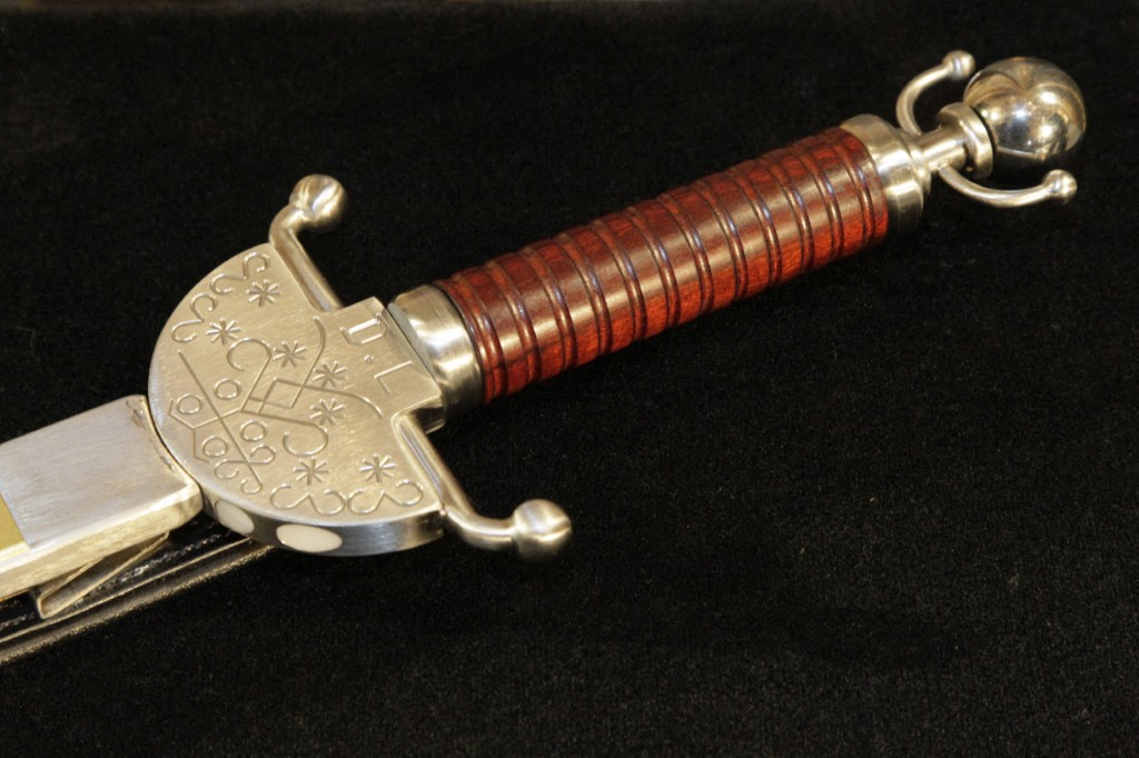 L'épée d'académicien de Dany Laferrière exposée au Musée de la civilisation à Québec