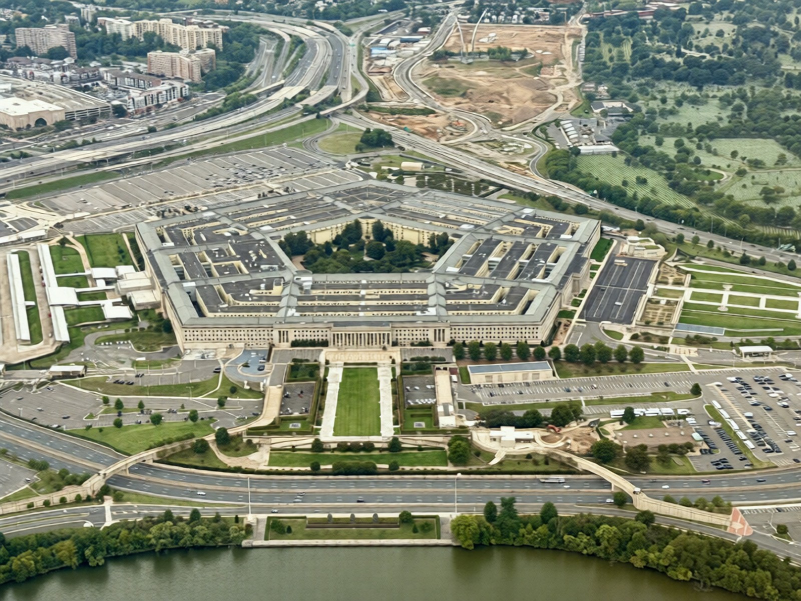 Le Pentagone enquête sur un démocrate ayant appelé l'armée à désobéir aux "ordres illégaux"