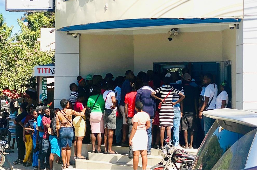 Nord-Est : Don aux ouvriers des parcs industriels, forte affluence et rationnement du cash dans les banques commerciales