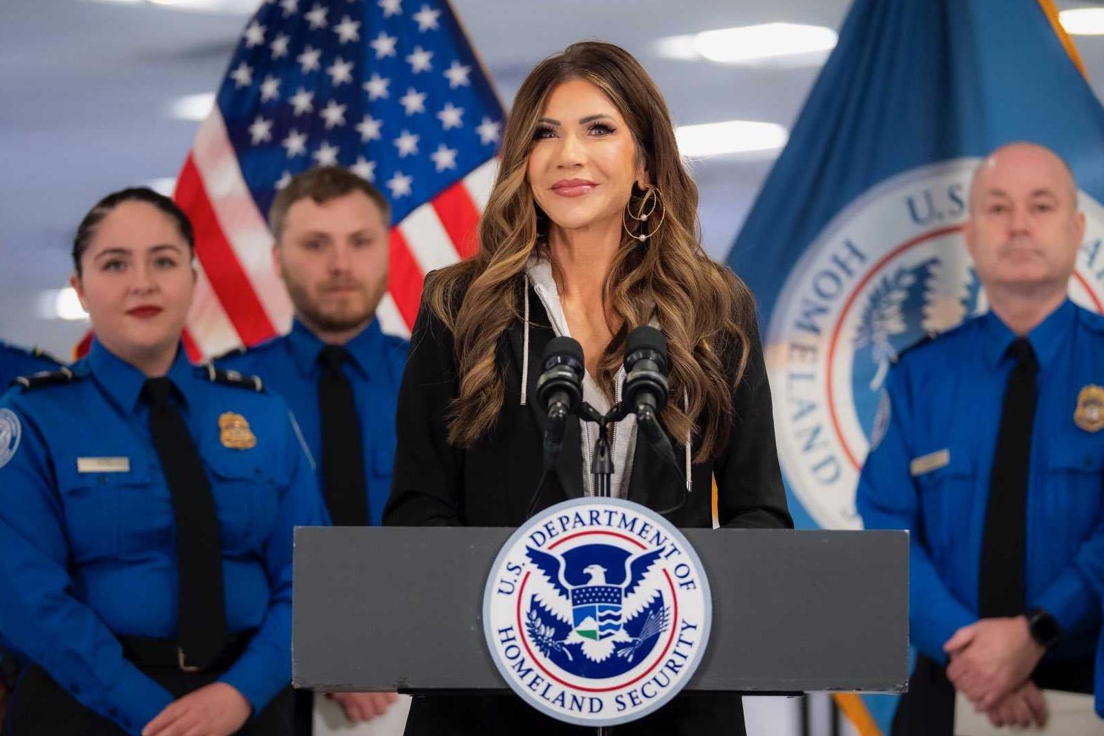 Trump limoge sa ministre de la Sécurité intérieure Kristi Noem