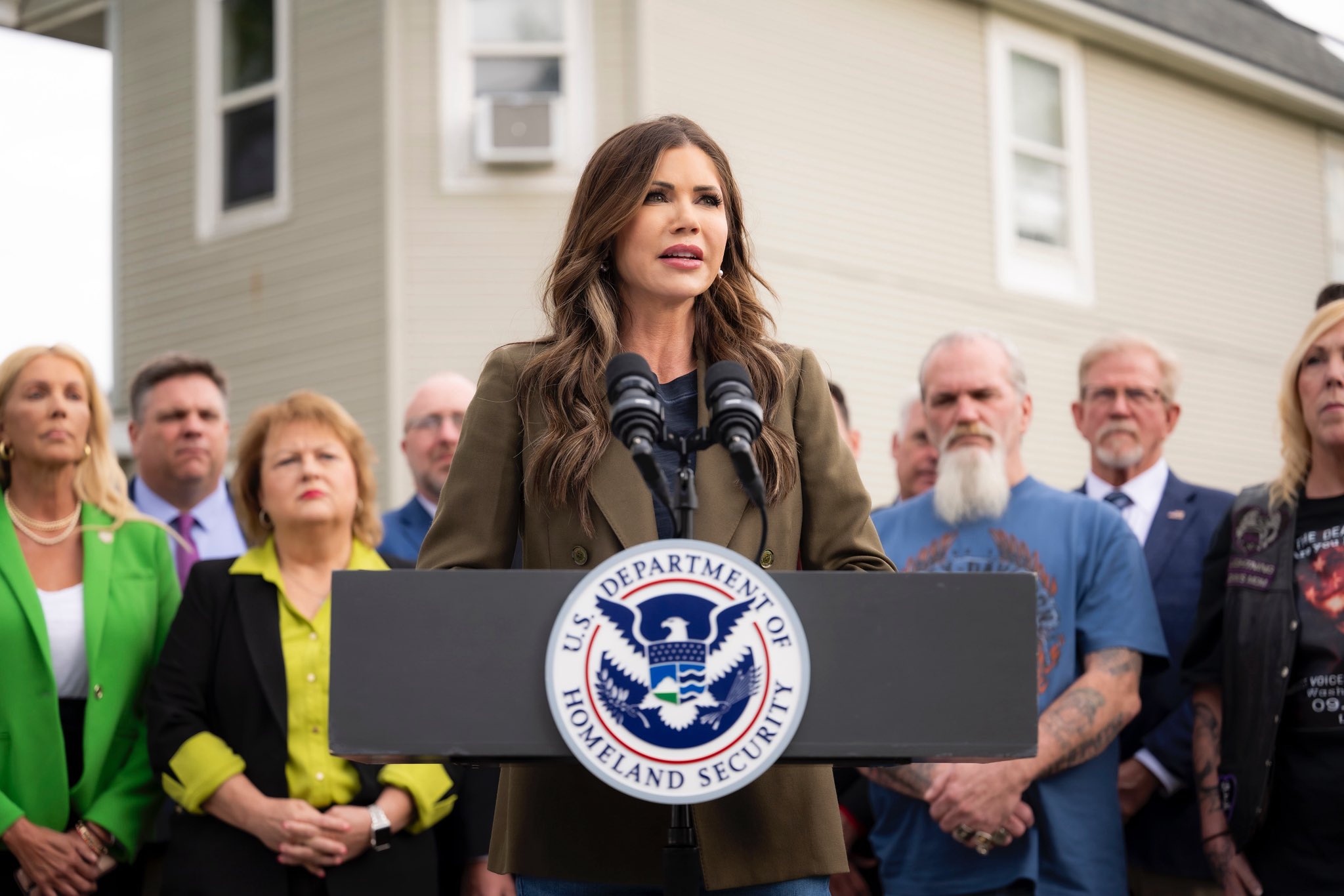 Une cour d’appel fédérale juge que la responsable du DHS, Christi Noem, a illégalement mis fin aux protections contre l’expulsion pour le Venezuela et Haïti