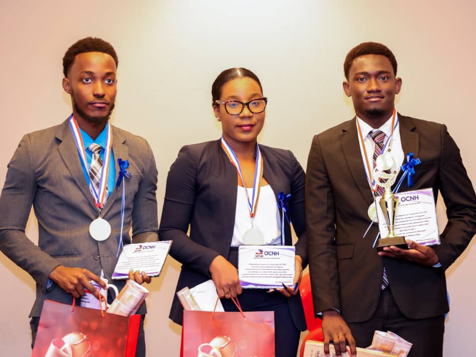 Lutte contre la corruption en Haïti : trois jeunes universitaires récompensés par l’OCNH