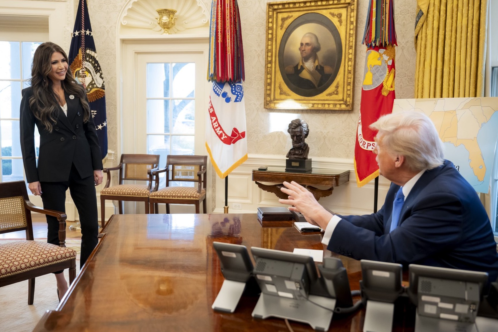 L'administration Trump étendra l'interdiction de voyager à plus de 30 pays, a déclaré le responsable du DHS Christi Noem