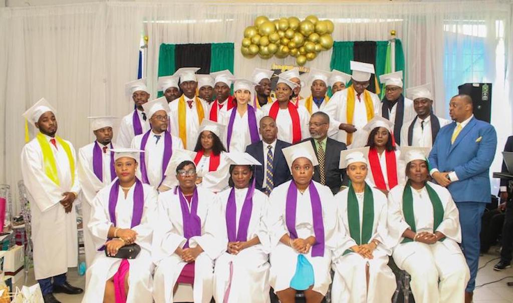 Ces jeunes médecins qui défient la peur et la nuit : Haïti debout