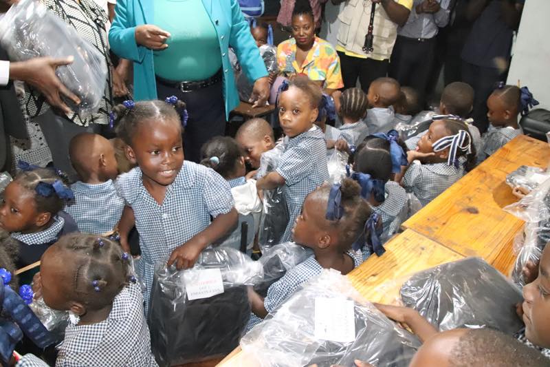 Deuxième distribution de kits scolaires à l’École Nationale République du Guatemala