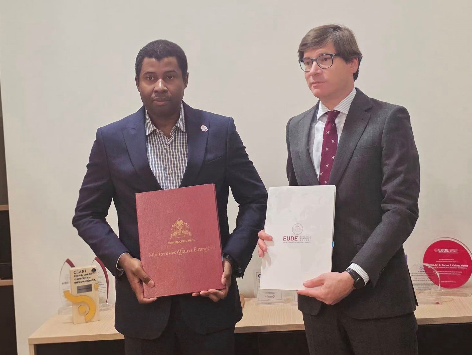 Signature d’un accord de coopération académique entre l’UEH et l’EUDE Businesss School