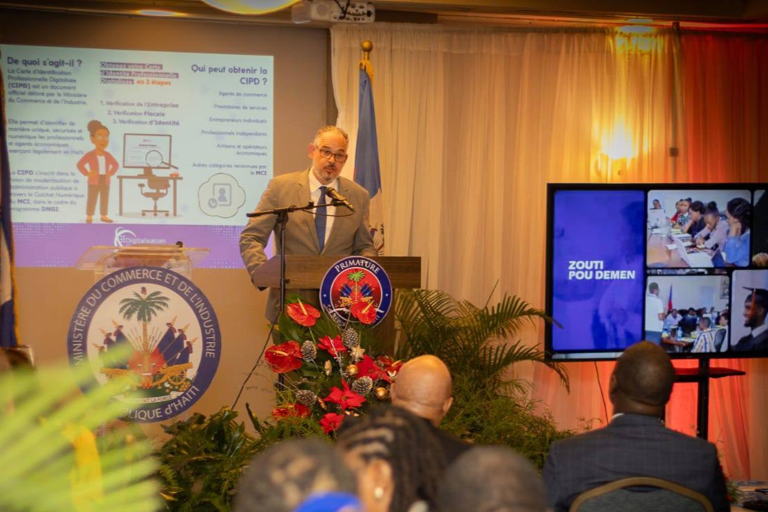 Lancement officiel de la carte d’identité professionnelle digitalisée