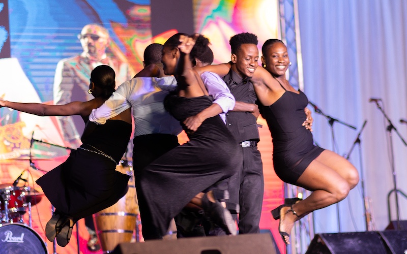 Le compas revisité par Brusma Daphnis, en hommage à Dadou Pasquet