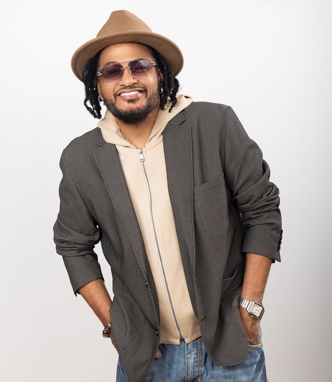 Alan Cavé revient avec deux nouveaux titres et une tournée