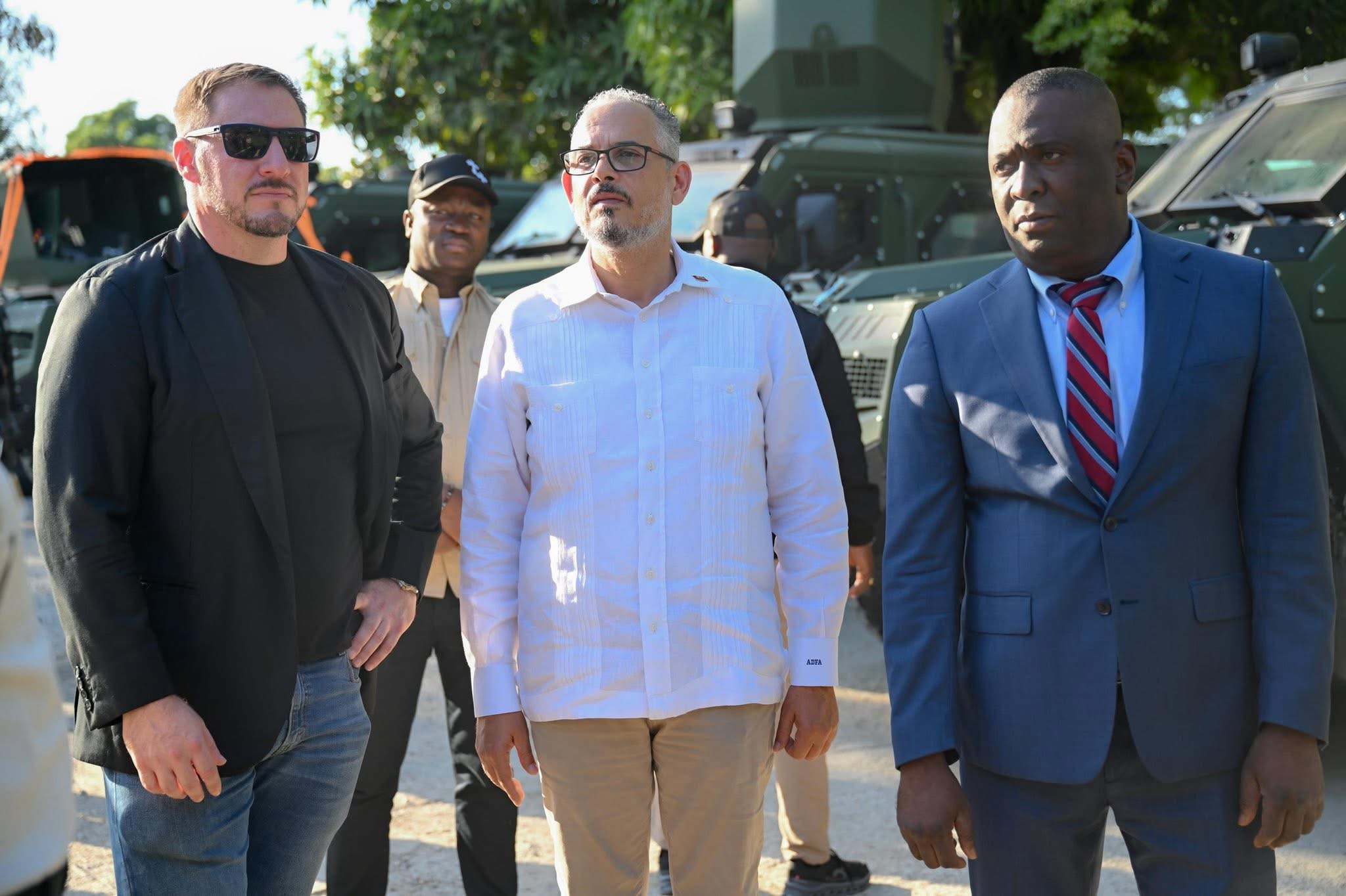 Livraison de 25 véhicules blindés et visite du Premier ministre Fils-Aimé à la direction générale de la PNH