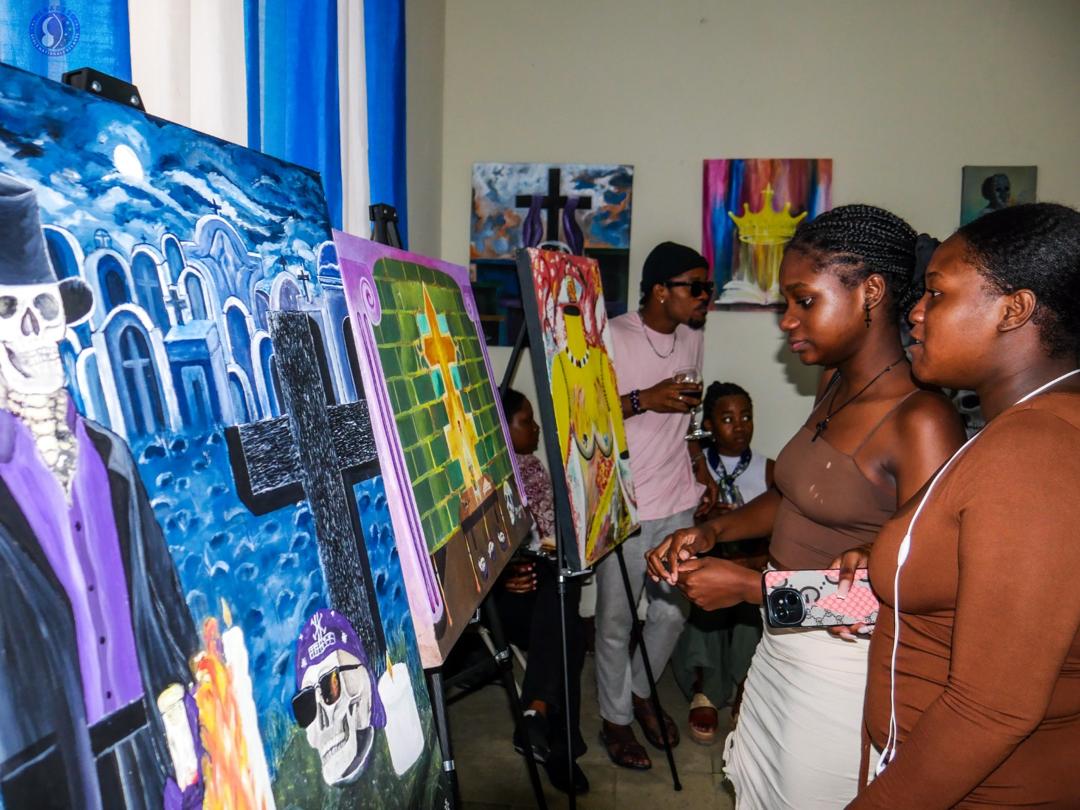Une exposition de l’ÉNARTS sur les Guédés et les Ogous à la mairie de Pétion-Ville