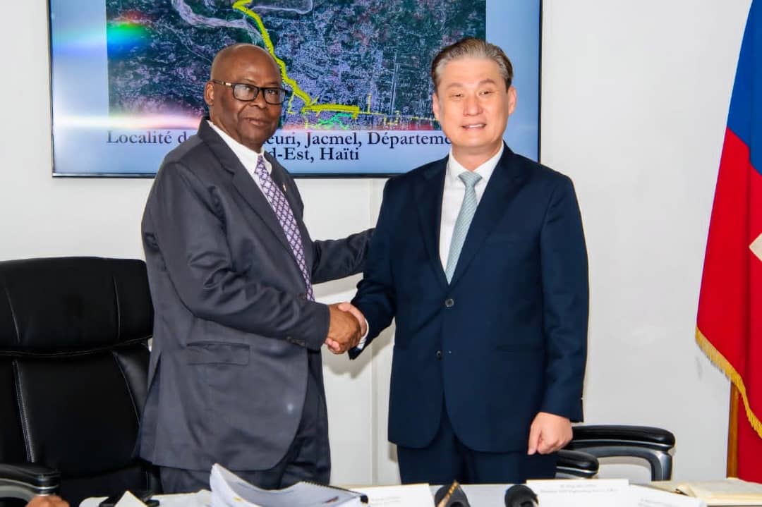 Jacmel : signature du contrat pour la construction d’une centrale solaire photovoltaïque