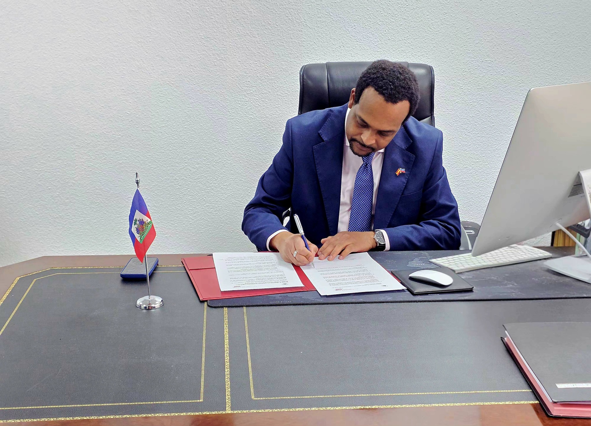 Coopération académique : l’UEH et l’Ambassade d’Haïti en Espagne signent une feuille de route