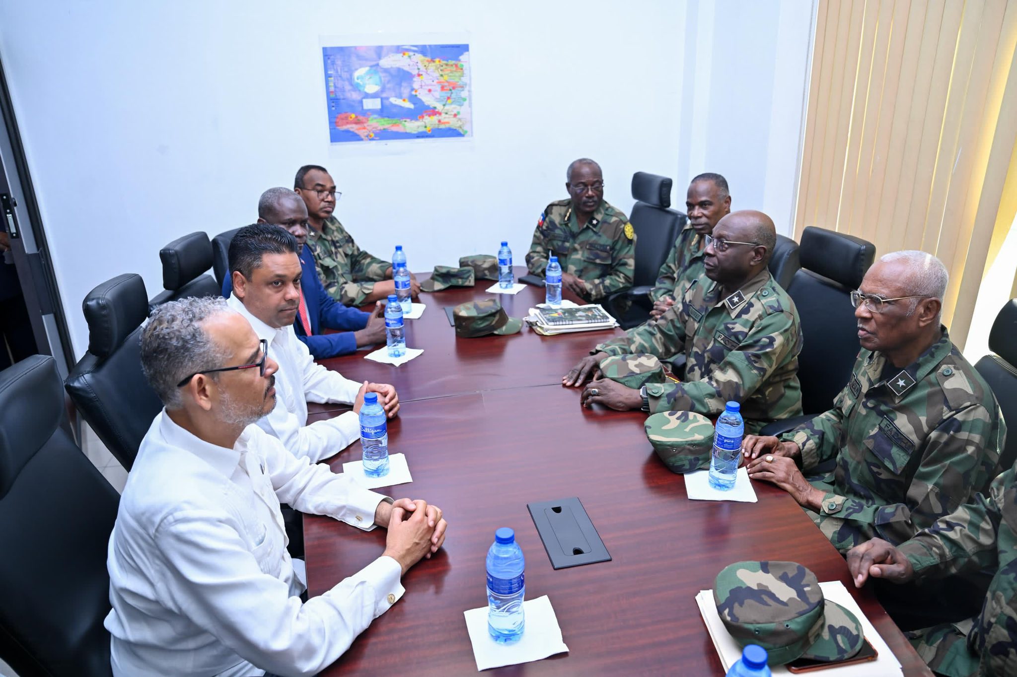 Des membres de l’Exécutif visitent le quartier général des FAd’H