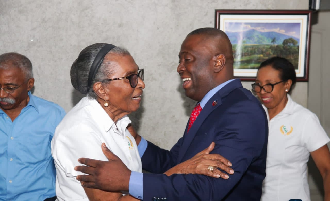 Menacé d’expropriation, le Collège Canapé-Vert reçoit la visite du ministre de la Justice, Patrick Pélissier