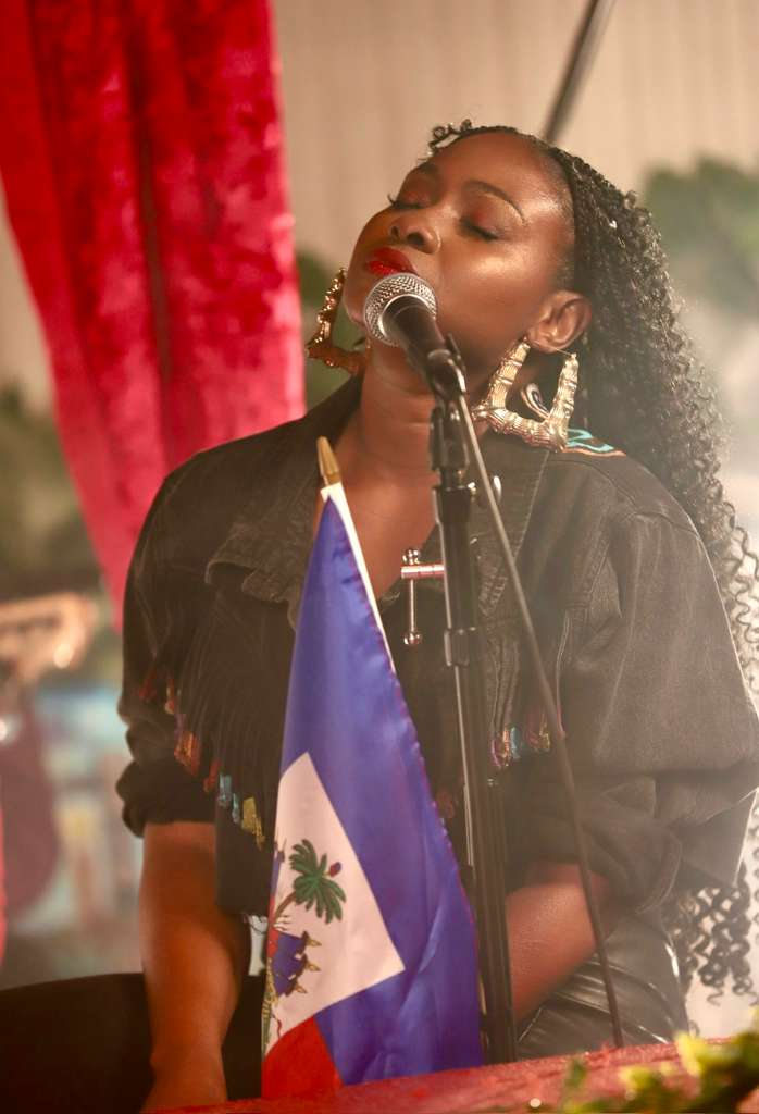 Sherlee Skaï s’invite à la Tiny Desk compétition avec « Tired »