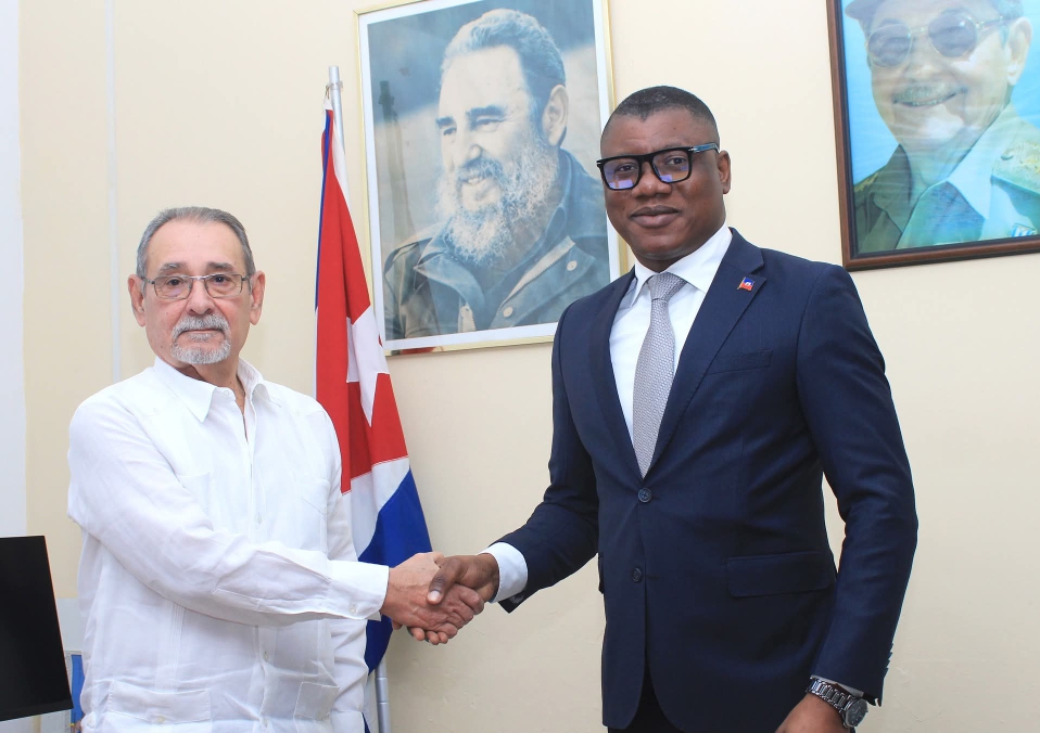 Visite du directeur général de la DINEPA à l’Ambassade de Cuba en Haïti