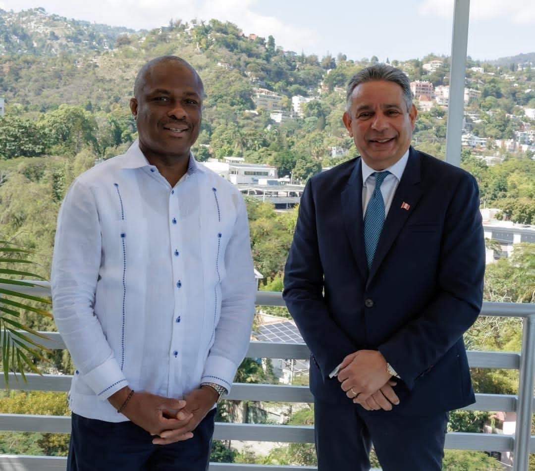 Le ministre des Affaires étrangères échange avec le doyen du Corps consulaire honoraire