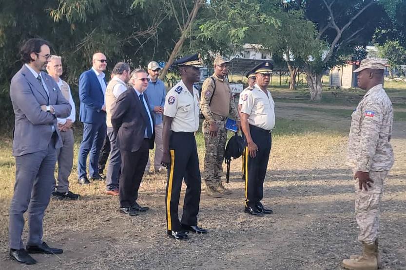 Nord-Est : le DG de la PNH et l’ambassadeur du Canada en visite au centre de formation tactique de la PNH