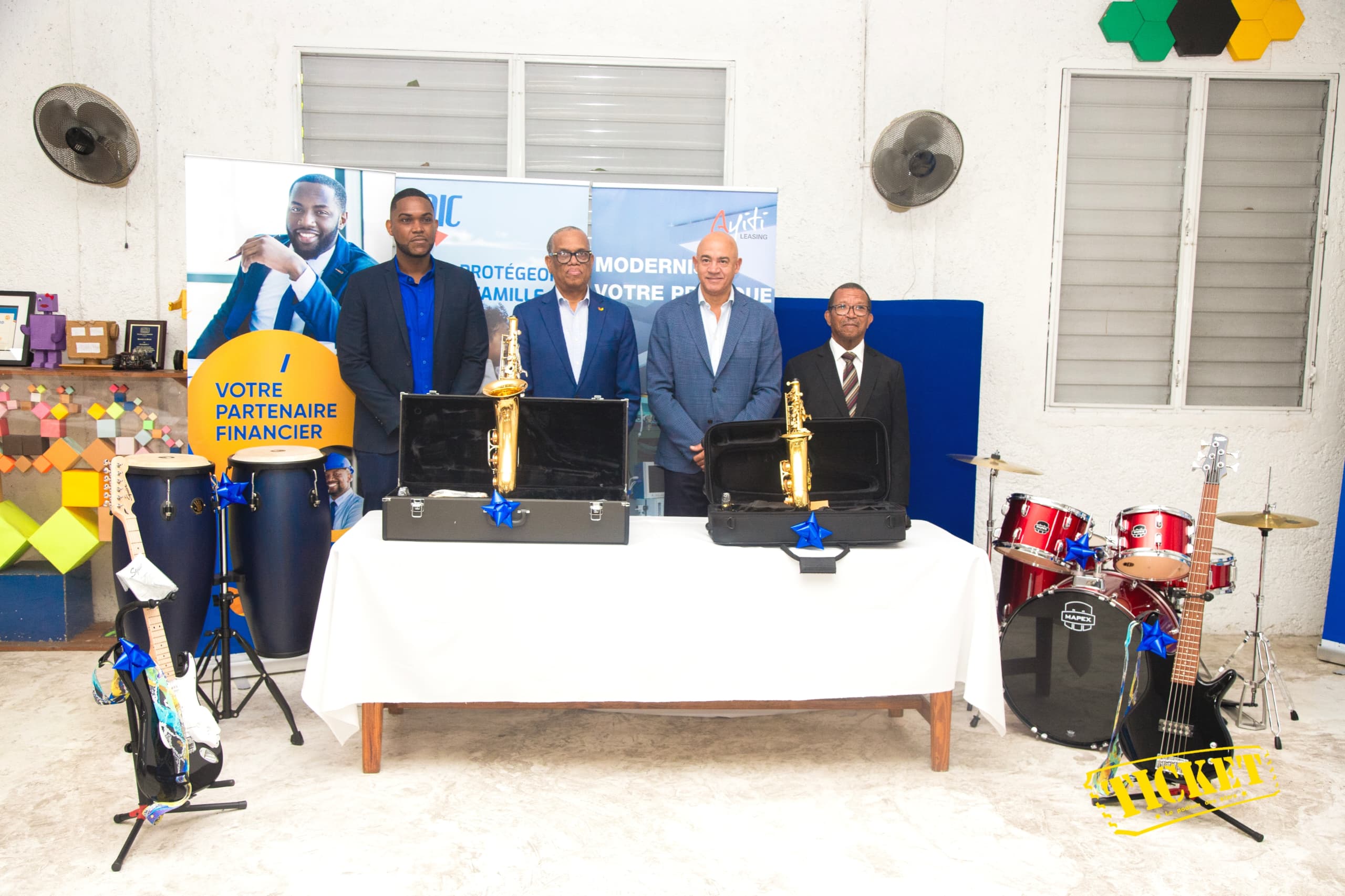 Le Collège Catts Pressoir reçoit un don d’instruments de musique