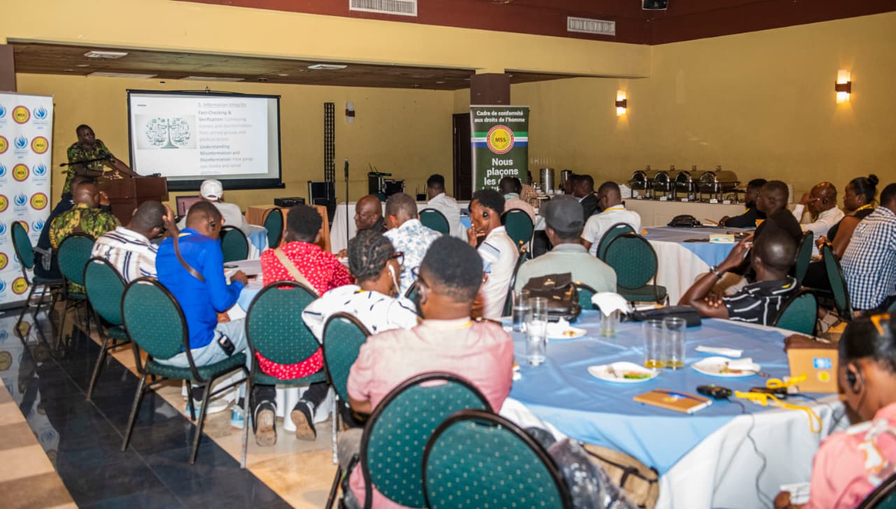 Atelier de formation pour les journalistes sur la couverture d'événements en zone de conflits