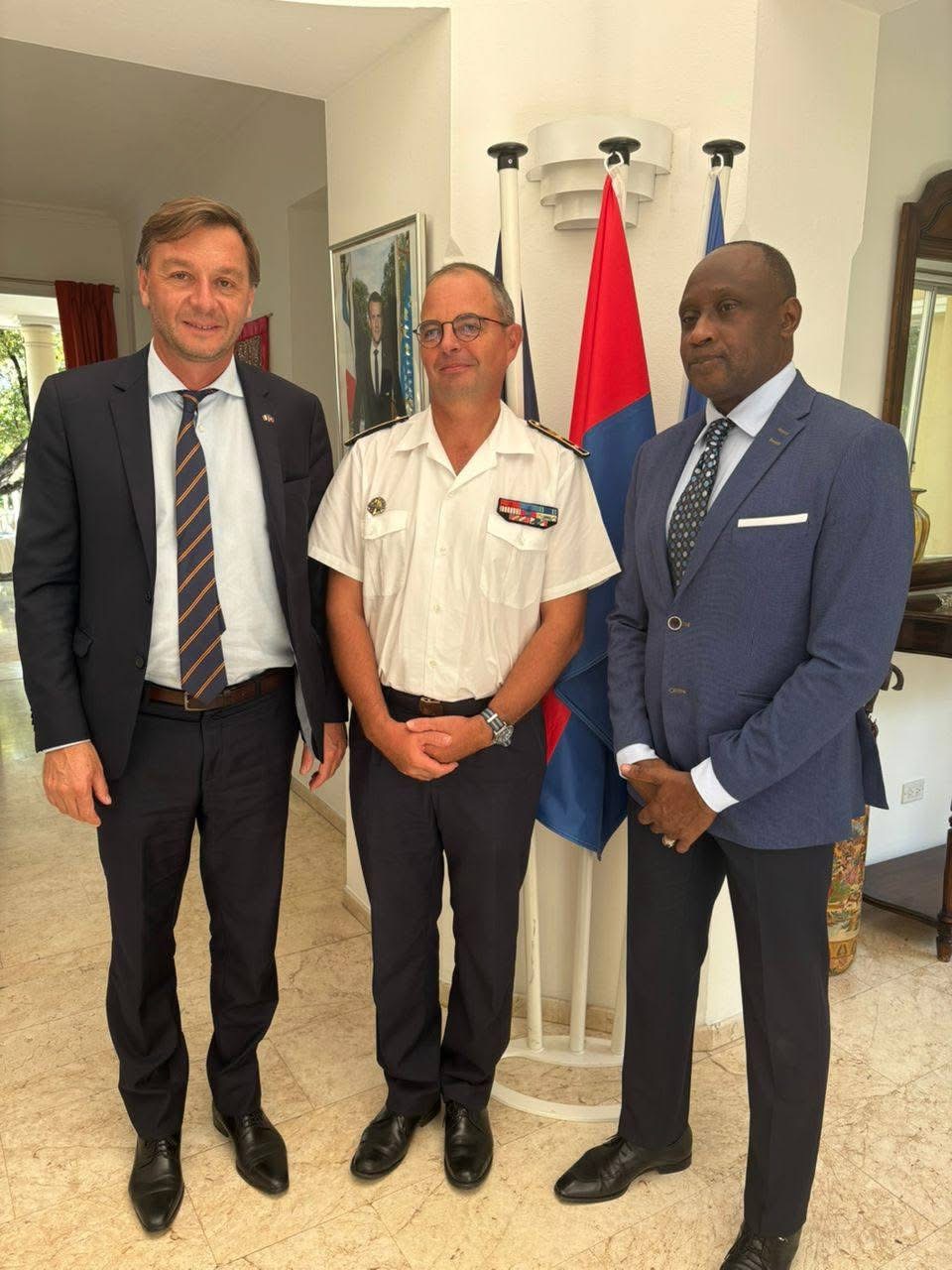Rencontre de travail entre les autorités militaires haïtiennes et le commandant des Forces armées françaises aux Antilles
