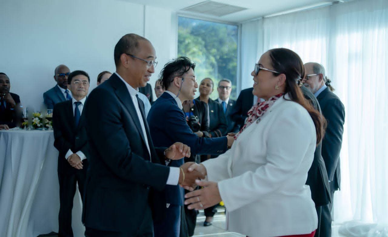 La chancelière Raina Forbin reçoit les salutations du corps diplomatique