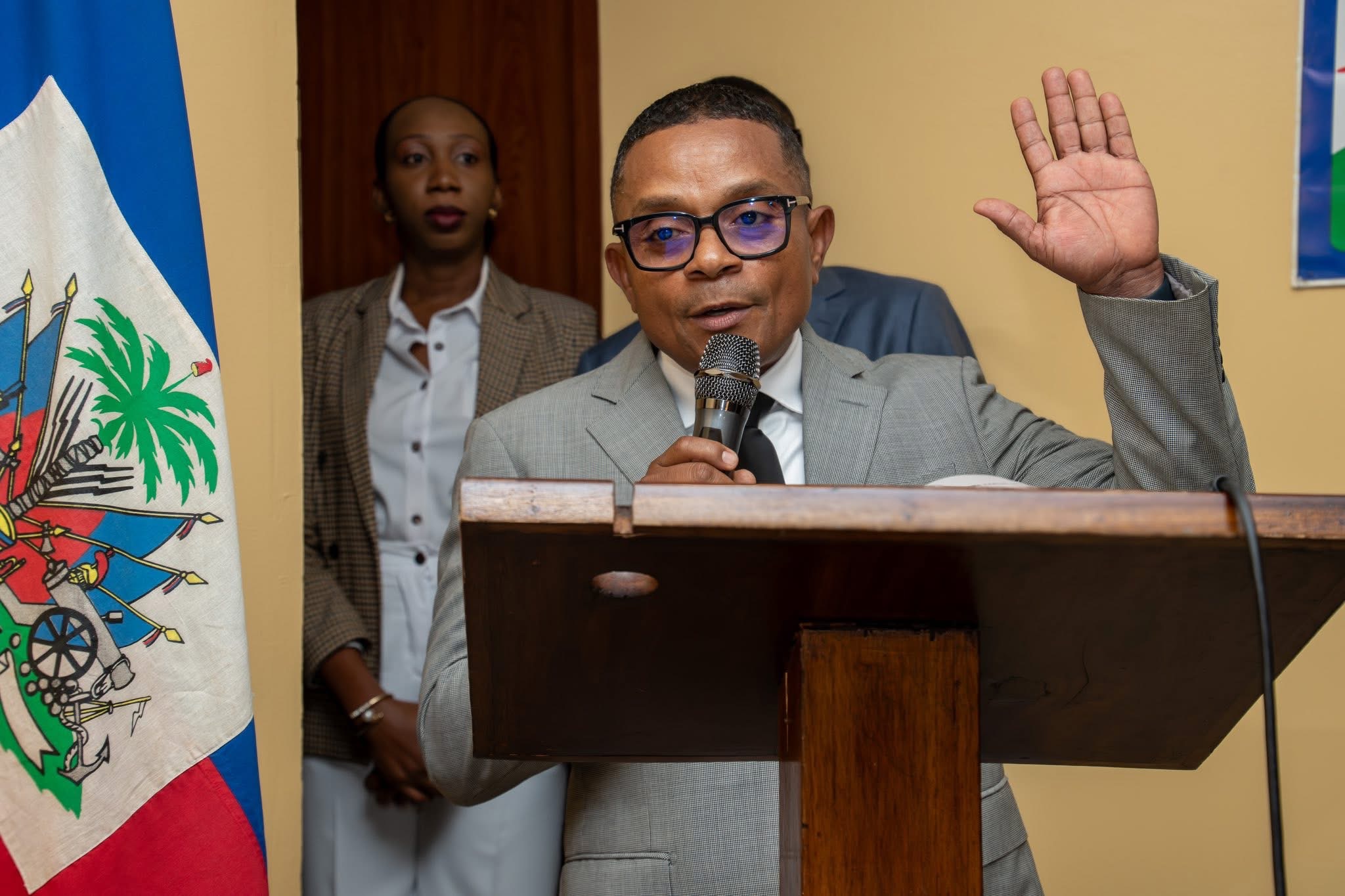 Joseph Almathe Pierre Louis officiellement installé à la tête du MTPTC