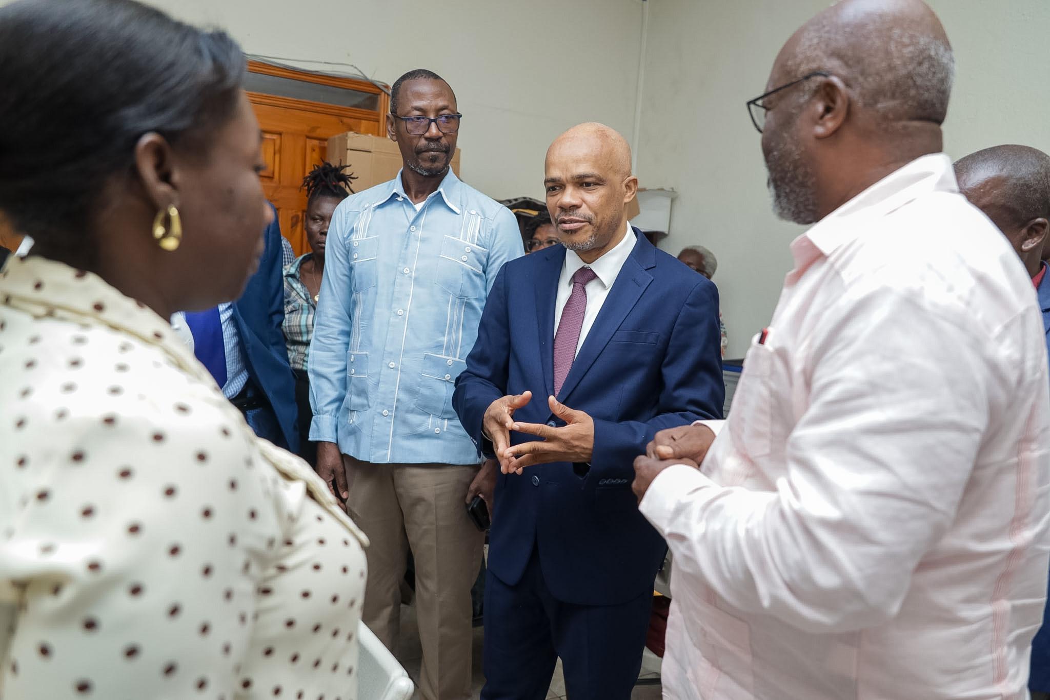 Le ministre Vijonet Demero en visite des entités du MENFP 