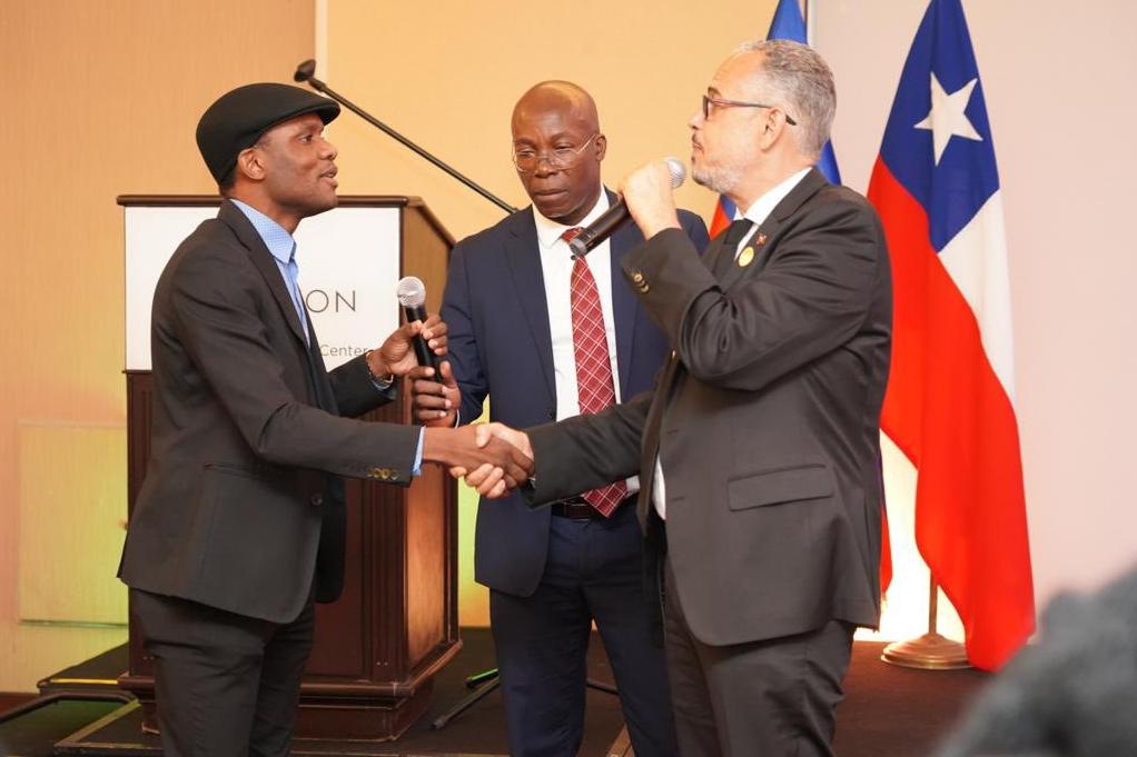 Chili : Alix Didier Fils-Aimé rencontre la diaspora haïtienne