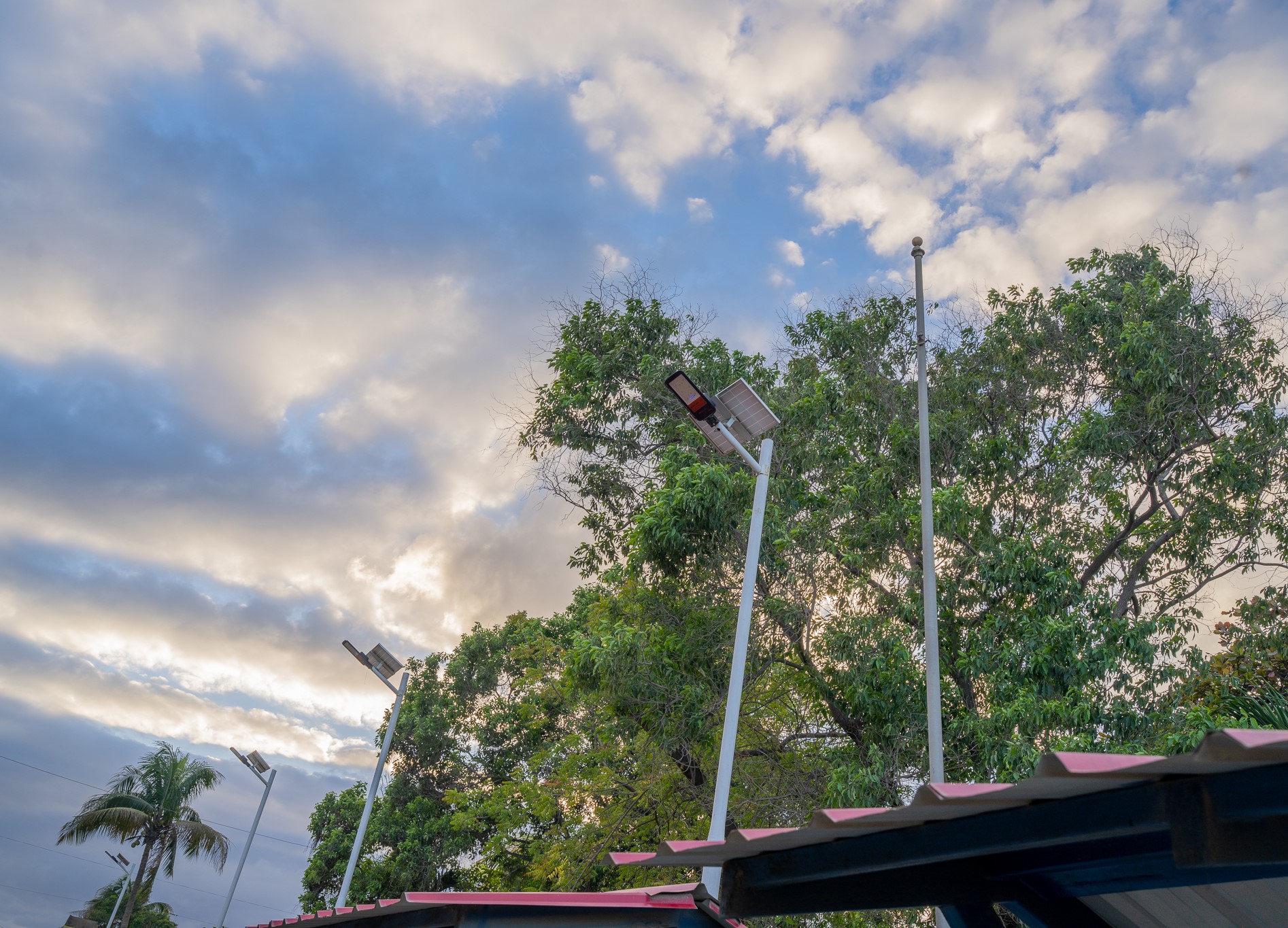 Cap-Haïtien : 137 lampadaires installés,  680 mètres de route réhabilités