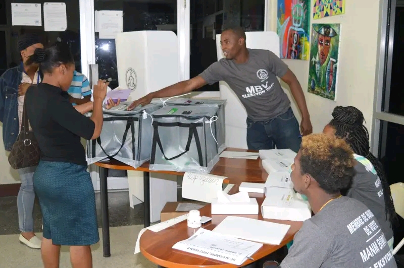 « Nous sommes en dehors de la Constitution », affirme Patrick Chrispin