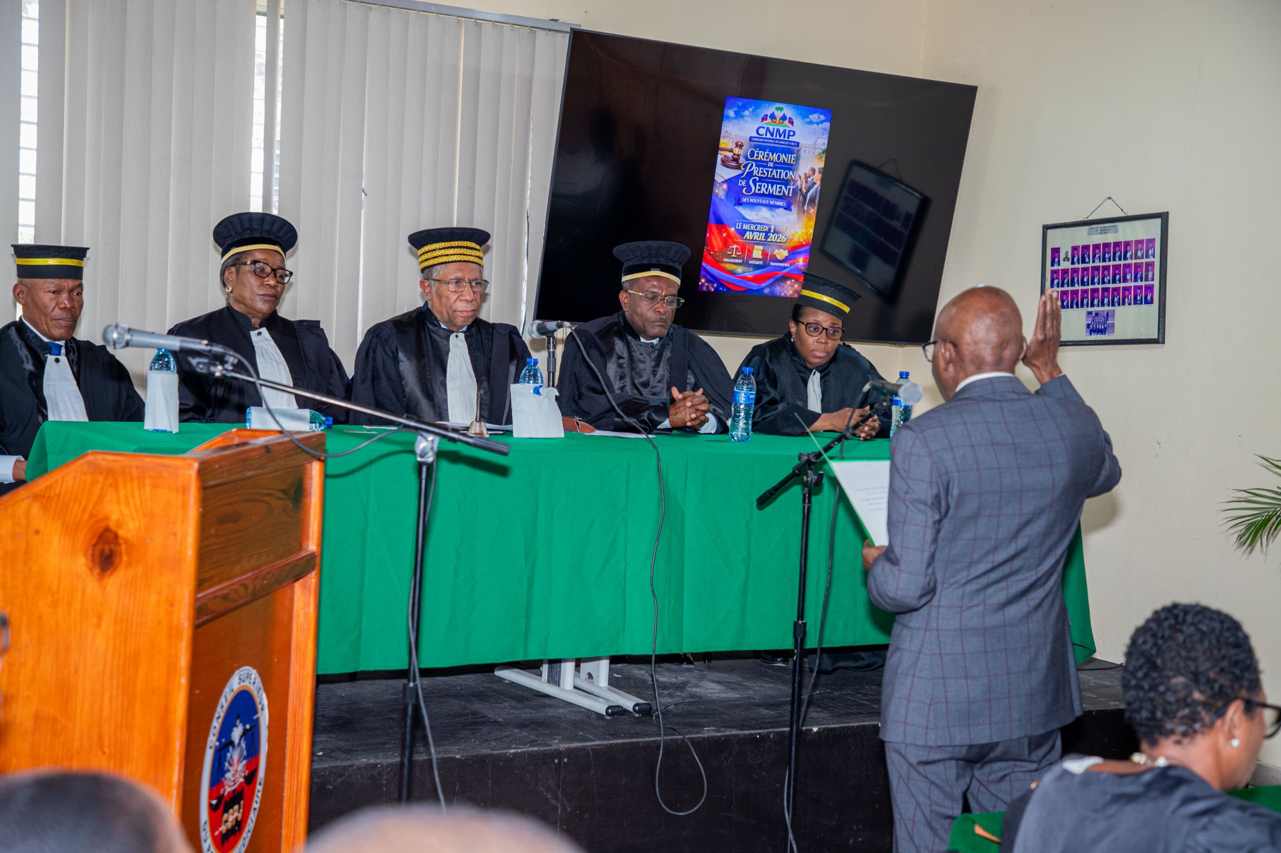Prestation de serment des nouveaux membres de la Commission nationale des marchés publics