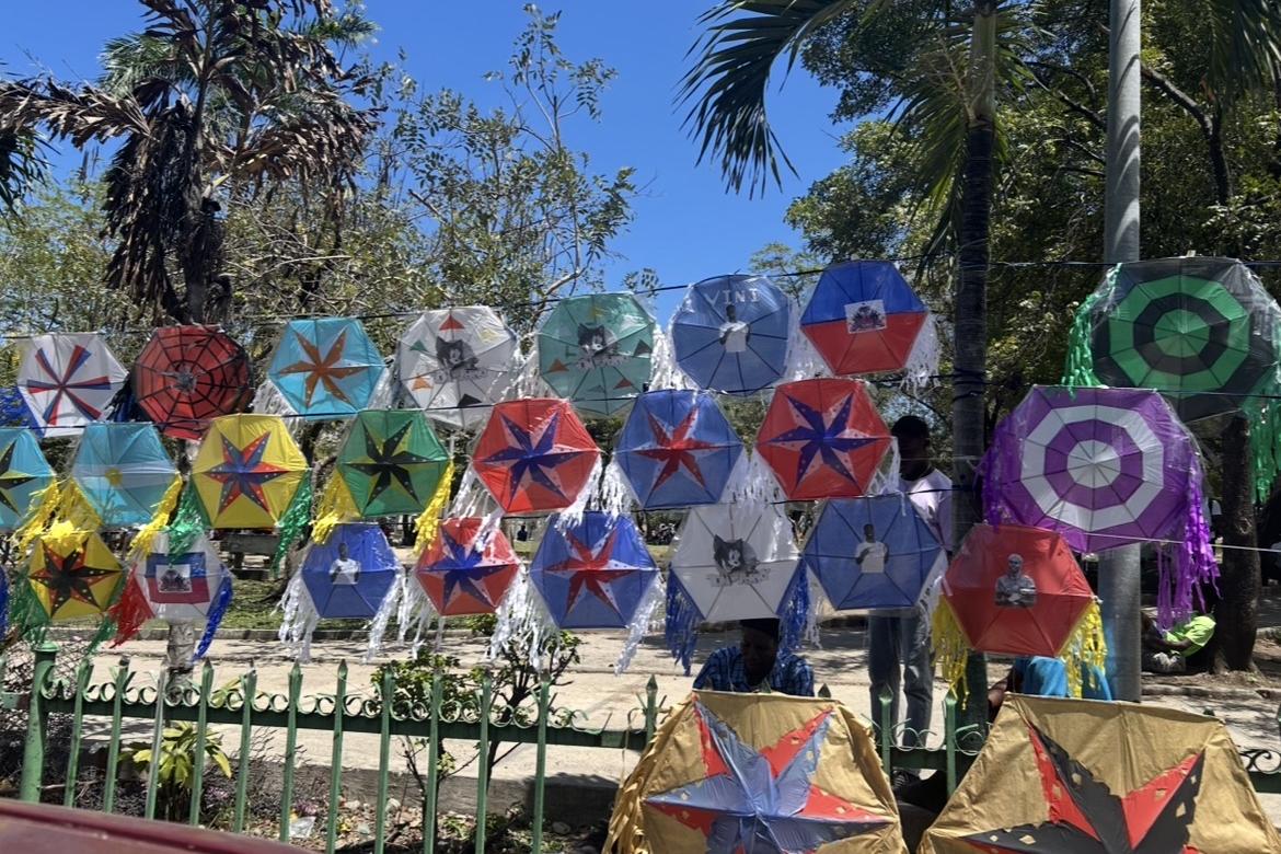 Les marchands de cerfs-volants, entre tradition et survie