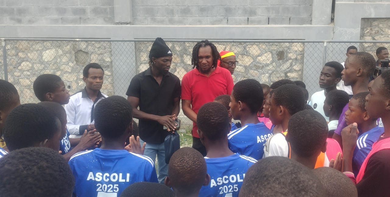 Woodensky Pierre, venant d'honorer sa première sélection, a rendu visite à son club formateur Ascoli FC