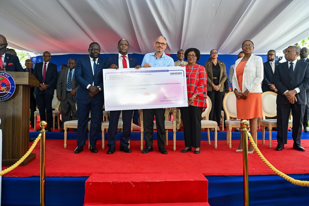 L’État renforce son soutien à la sélection, 528 millions de gourdes pour les Grenadiers