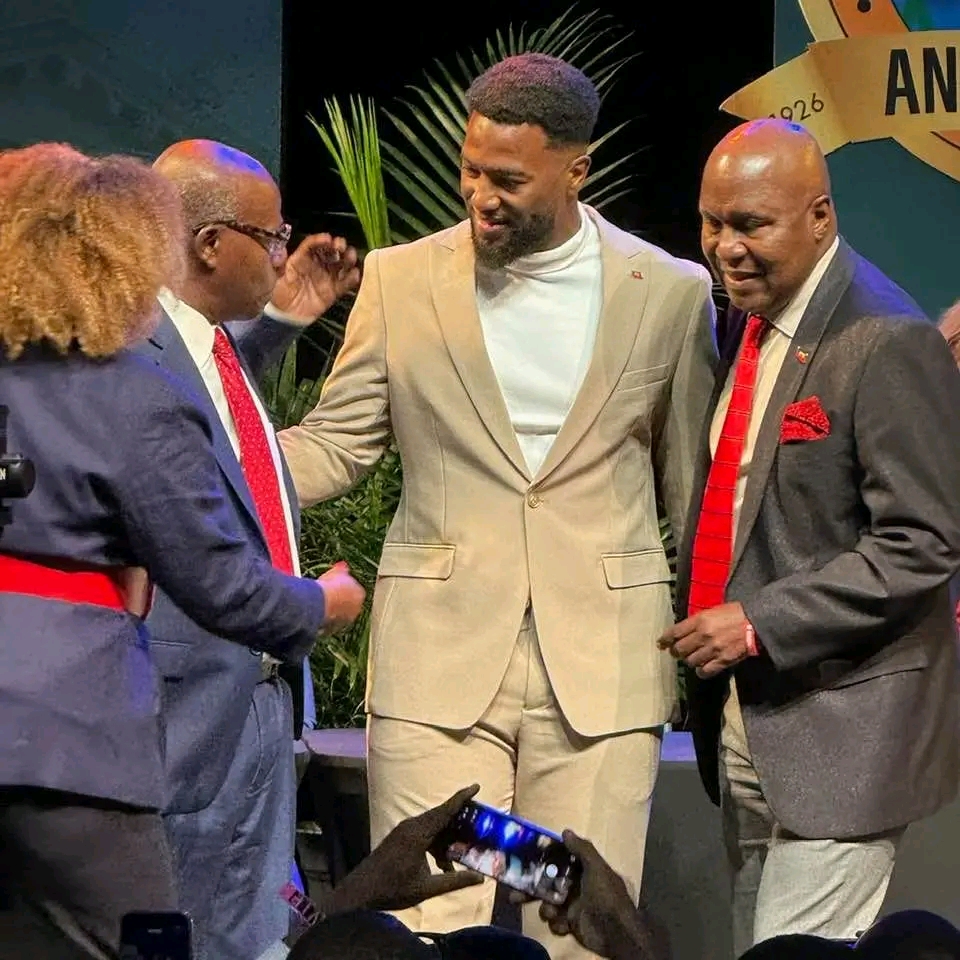 100ᵉ anniversaire de North Miami Beach : Duckens Nazon a reçu la clé de la ville