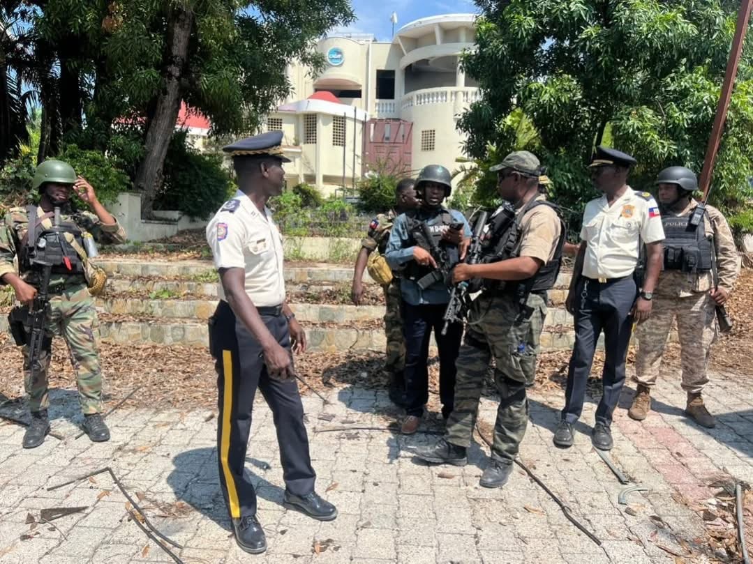 Le chef de la PNH en visite d’inspection au centre-ville