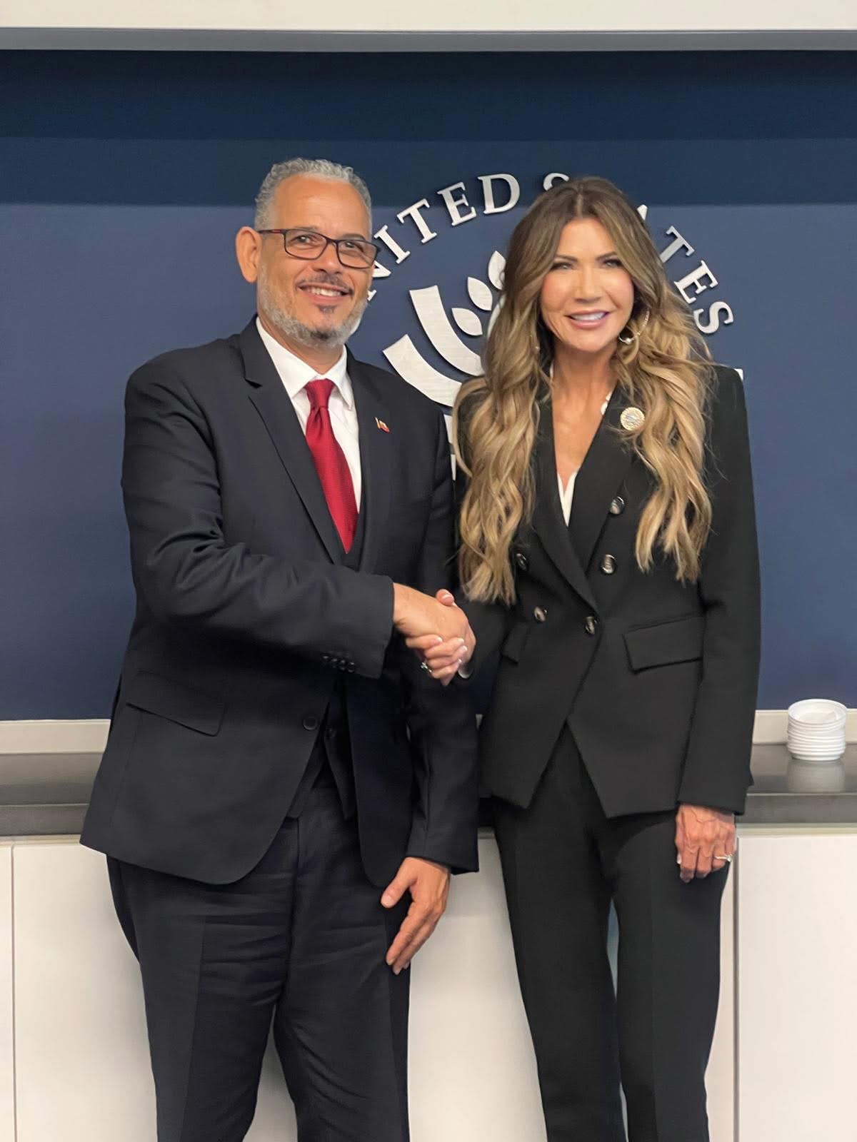 Rencontre entre Alix Didier Fils-Aimé et Kristi Noem sur la sécurité et le processus électoral