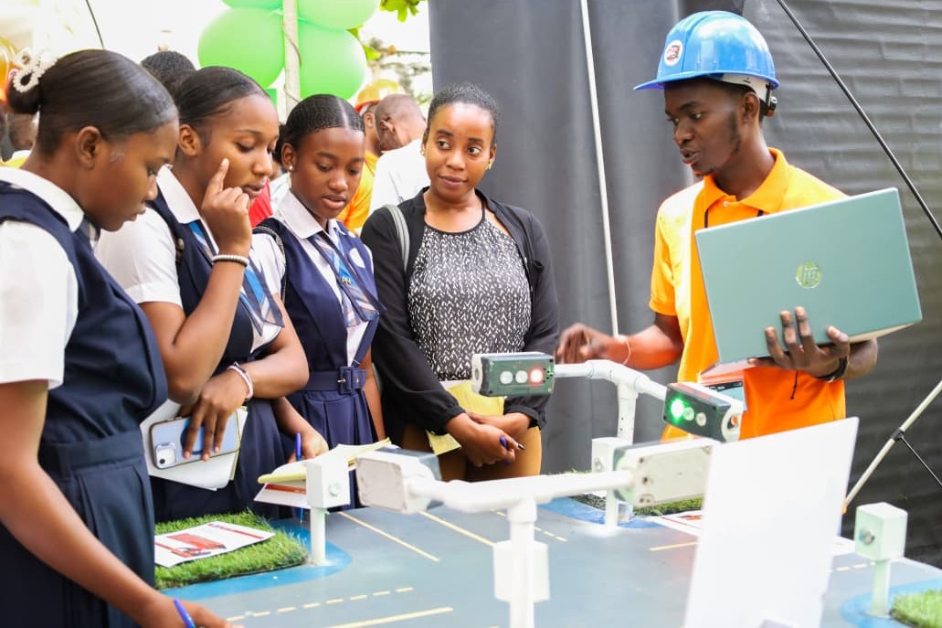 La Fondation Odette Roy Fombrun oriente les élèves à travers son forum des métiers