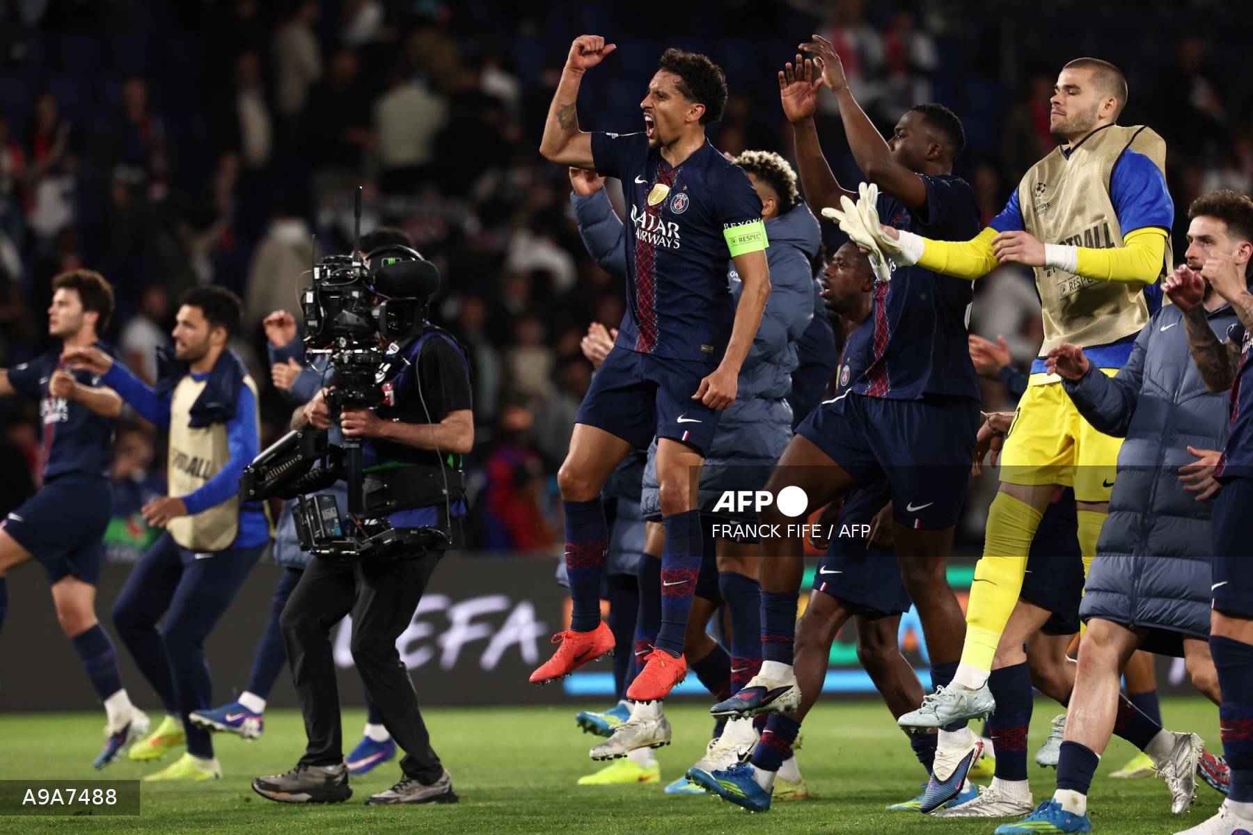 Ligue des Champions: Dans un match fou, le PSG prend une mince avance face au Bayern