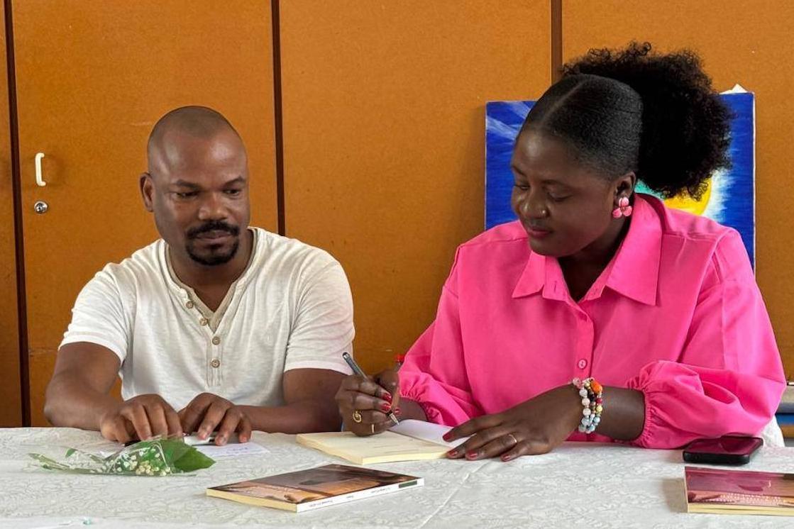 Vente-signature réussie pour Wooselande Isnardin à Paris