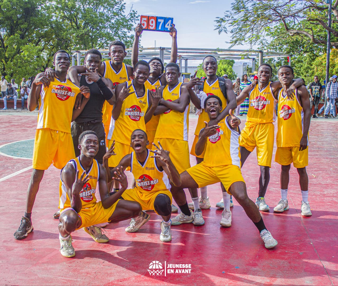 Jeunesse En Avant : Team Christ-Roi et Splash Brothers en finale