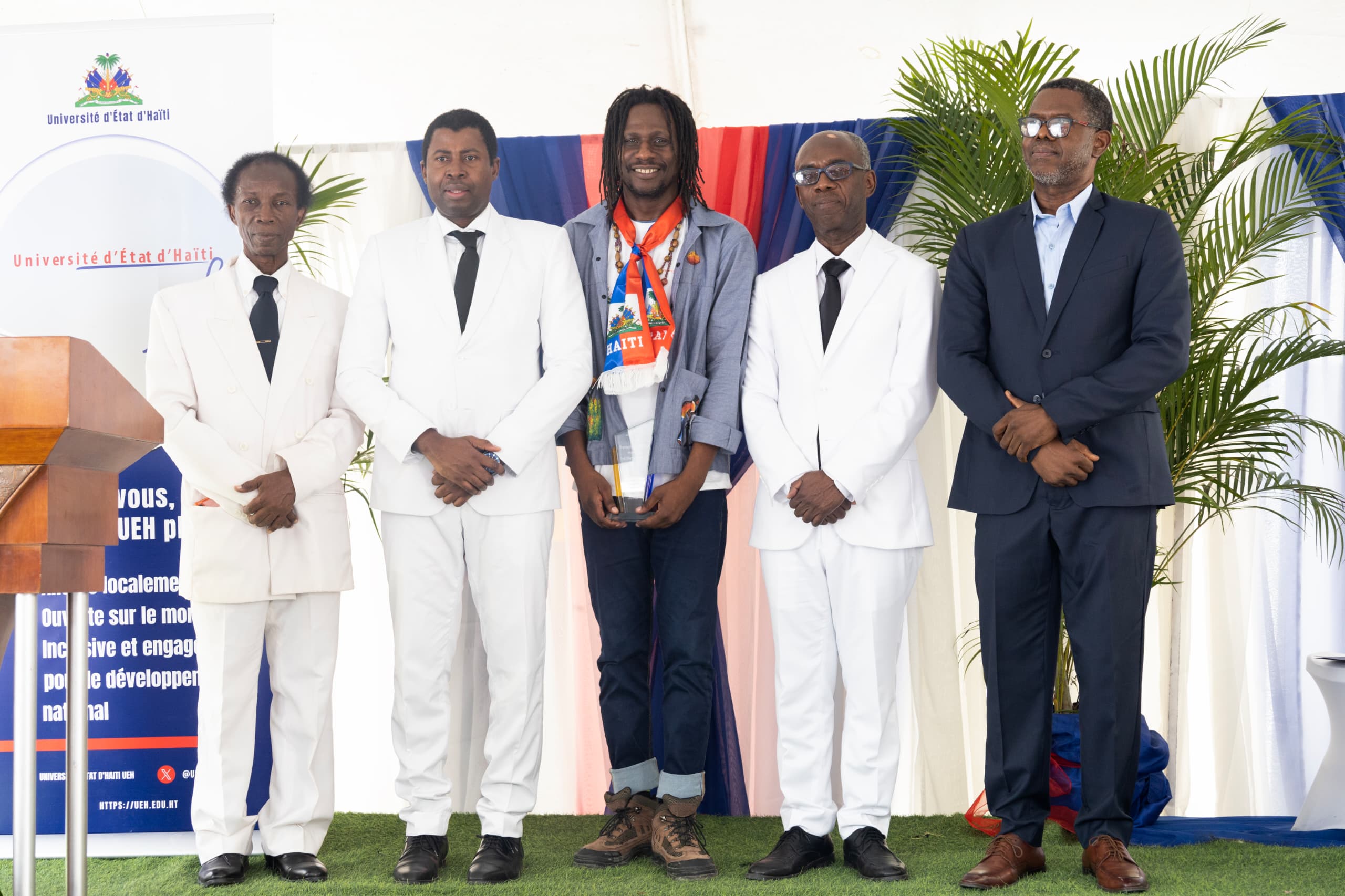 Des professeurs et des étudiants honorés par l’UEH à l’occasion de la fête du drapeau et de l’Université