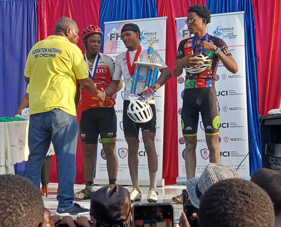 Cycliste : les Cayes dominent le critérium national en préparation du Mondial 2026