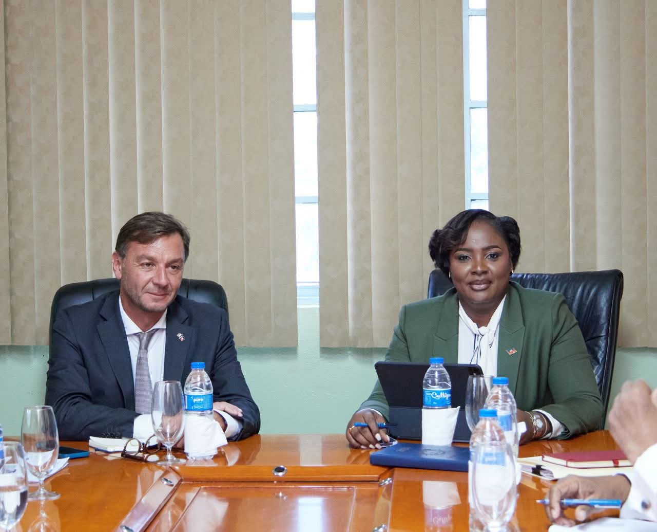 Rencontre entre la ministre Paulémon et l’Ambassadeur de France autour des projets de développement